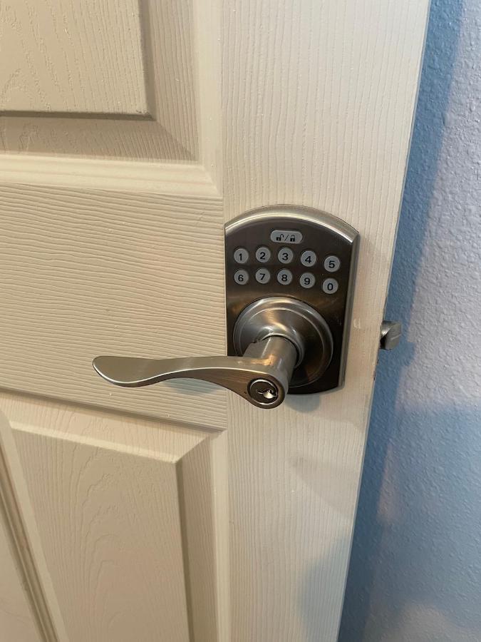 Private Room W/ Private Full Bathroom & Wifi & Ac & Shared Kitchen In Los Angeles Luaran gambar